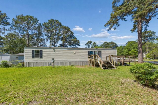 152 E Oak Shadows, Onalaska, TX 77360