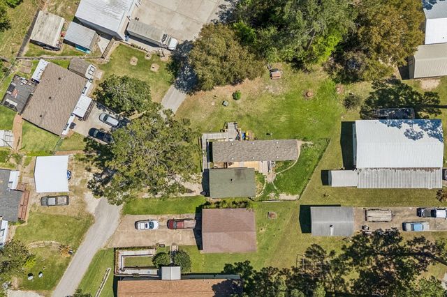 152 E Oak Shadows, Onalaska, TX 77360