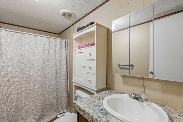 152 E Oak Shadows, Onalaska, TX 77360