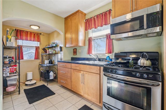 910 Maplewood Drive NE, Cedar Rapids, IA 52402