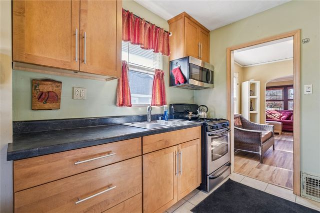 910 Maplewood Drive NE, Cedar Rapids, IA 52402