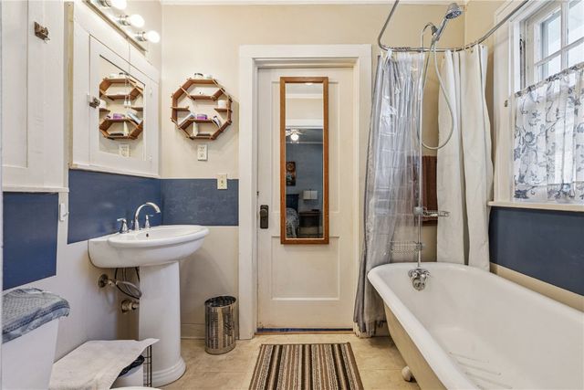 910 Maplewood Drive NE, Cedar Rapids, IA 52402