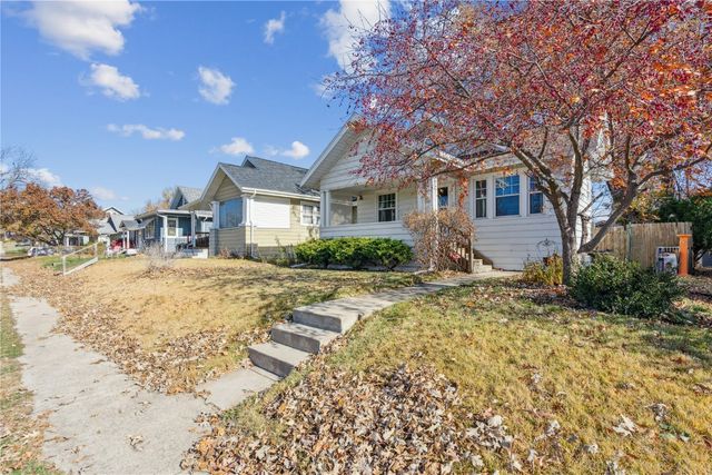 910 Maplewood Drive NE, Cedar Rapids, IA 52402