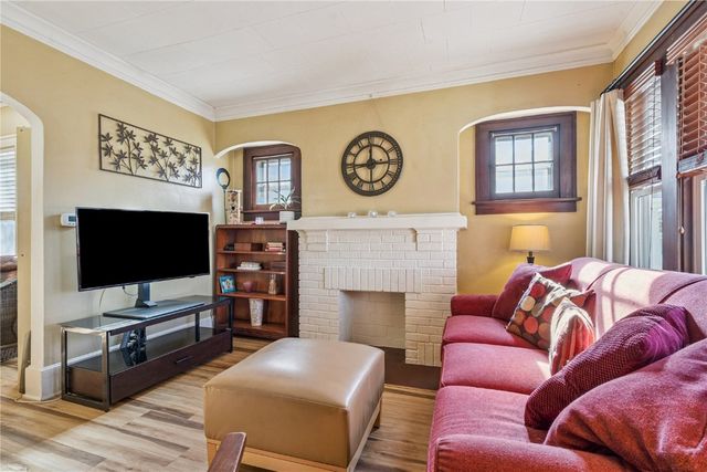 910 Maplewood Drive NE, Cedar Rapids, IA 52402