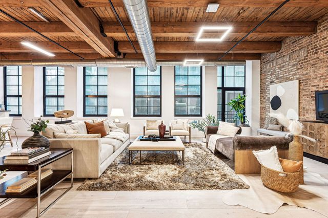 223 W LAKE Street 2S, Chicago, IL 60606