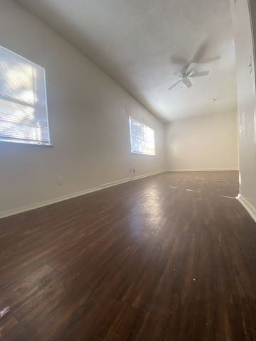 5300 Wonder Drive B, Fort Worth, TX 76133