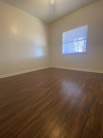 5300 Wonder Drive B, Fort Worth, TX 76133
