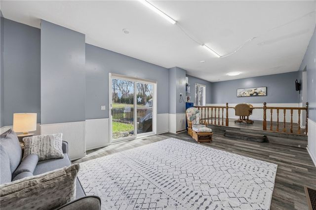 1738 Creek St, Penfield, NY 14526