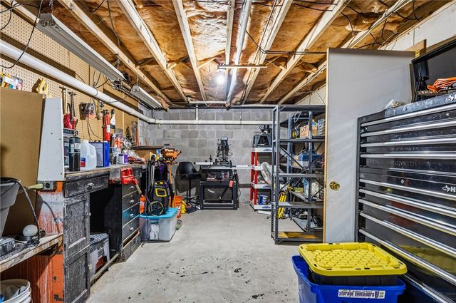 1738 Creek St, Penfield, NY 14526