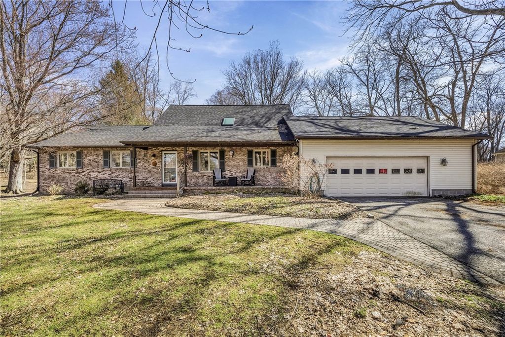 1738 Creek St, Penfield, NY 14526