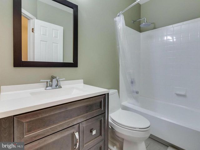 6597 PATENT PARISH LN, Alexandria, VA 22315