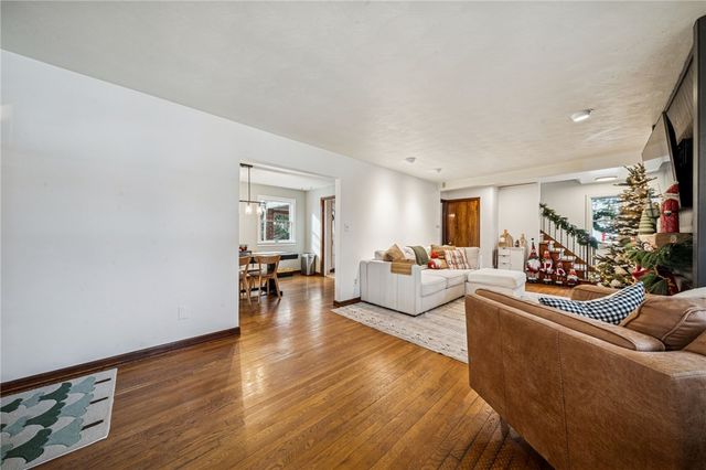 4773 Warner Dr, Murrysville, PA 15668