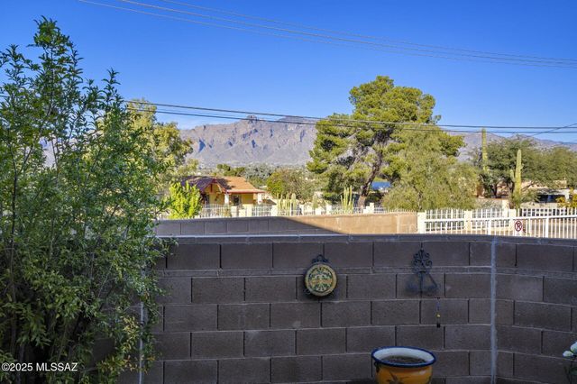 3791 N Lost Chestnut Drive, Tucson, AZ 85719