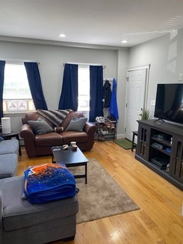 26 Maverick St 1, Boston, MA 02128