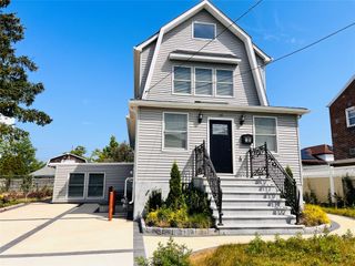 19 6th Street, New Hyde Park, NY 11040