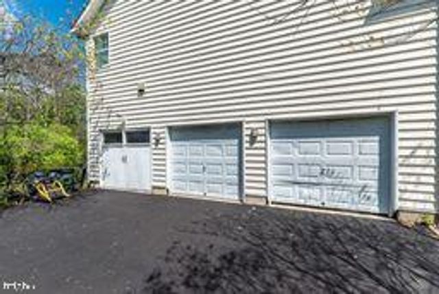 5 ASPEN DR, Ivyland, PA 18974