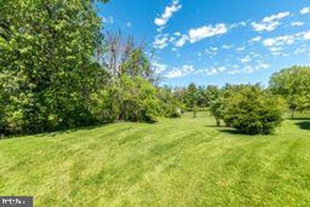 5 ASPEN DR, Ivyland, PA 18974