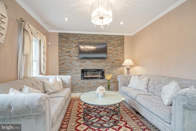 5 TERNBERRY COURT, Turnersville, NJ 08012