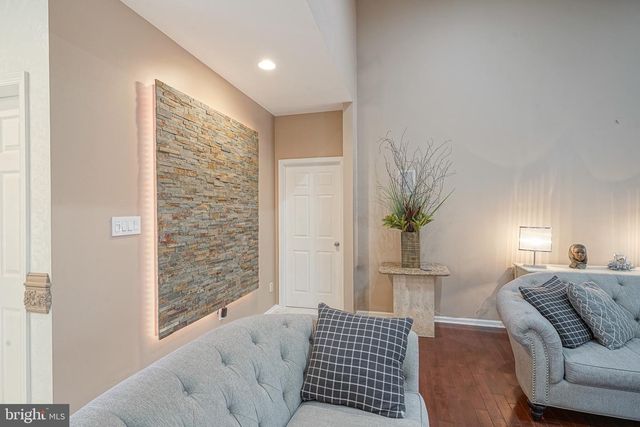 5 TERNBERRY COURT, Turnersville, NJ 08012