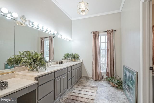 5 TERNBERRY COURT, Turnersville, NJ 08012
