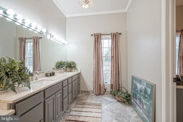 5 TERNBERRY COURT, Turnersville, NJ 08012