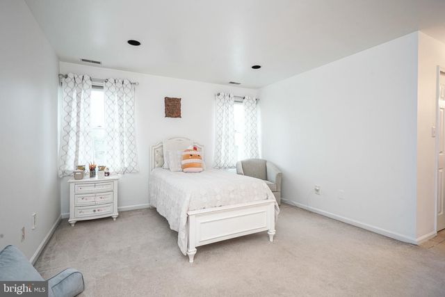 5 TERNBERRY COURT, Turnersville, NJ 08012