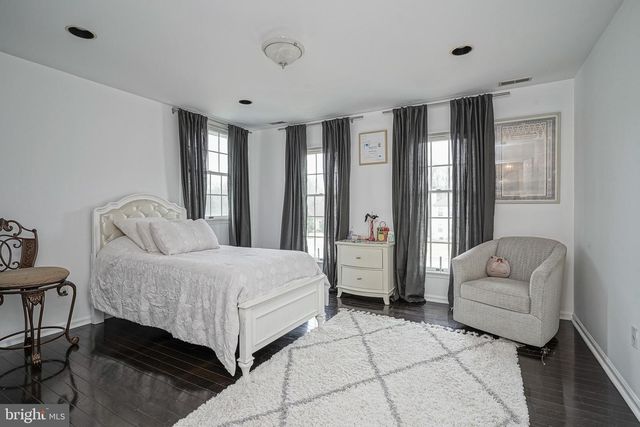 5 TERNBERRY COURT, Turnersville, NJ 08012