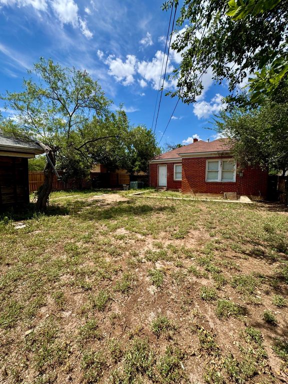 Image 12 of property listing at 2233 Chestnut Street, San Angelo, TX 76901