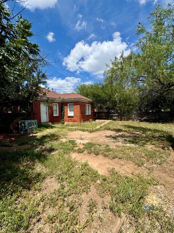 Image 14 of property listing at 2233 Chestnut Street, San Angelo, TX 76901