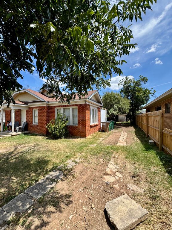 Image 3 of property listing at 2233 Chestnut Street, San Angelo, TX 76901