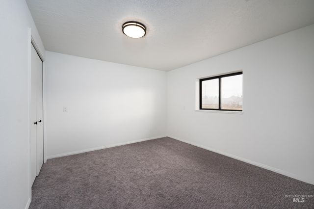 4907 Stamm Ln, Nampa, ID 83687