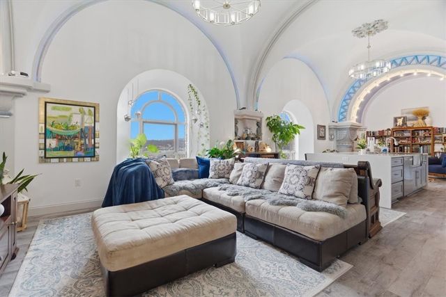 1 Pius St B4, South Side, PA 15203