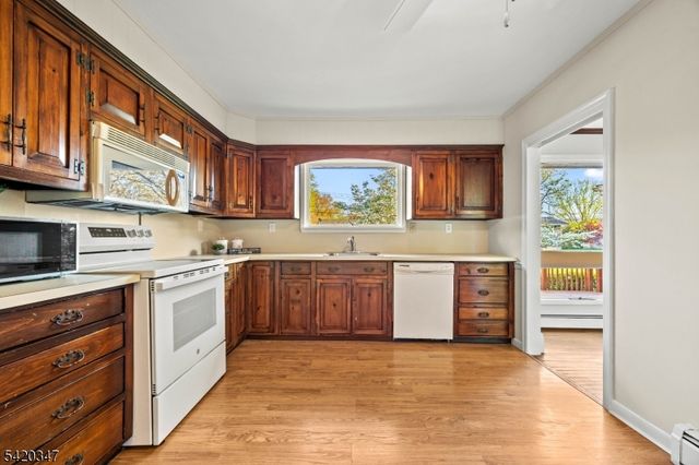 16 Parkway Dr, Montville Twp., NJ 07058