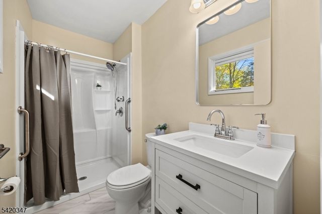 16 Parkway Dr, Montville Twp., NJ 07058