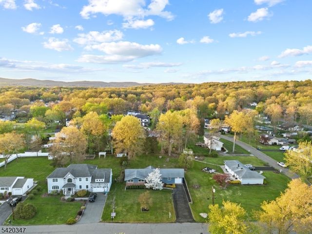 16 Parkway Dr, Montville Twp., NJ 07058