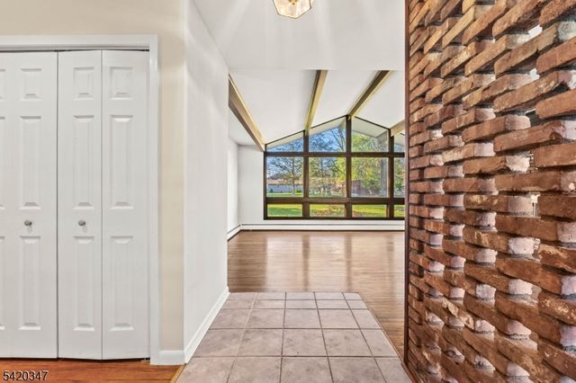 16 Parkway Dr, Montville Twp., NJ 07058