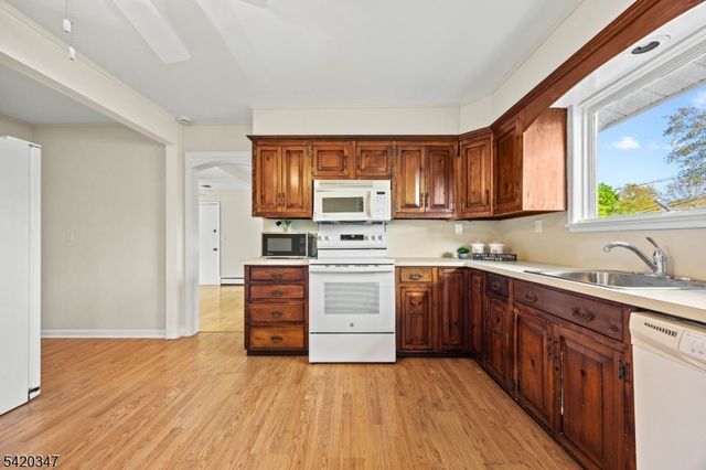 16 Parkway Dr, Montville Twp., NJ 07058