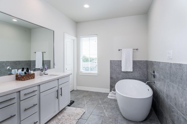 4919 Avenue J, Houston, TX 77011