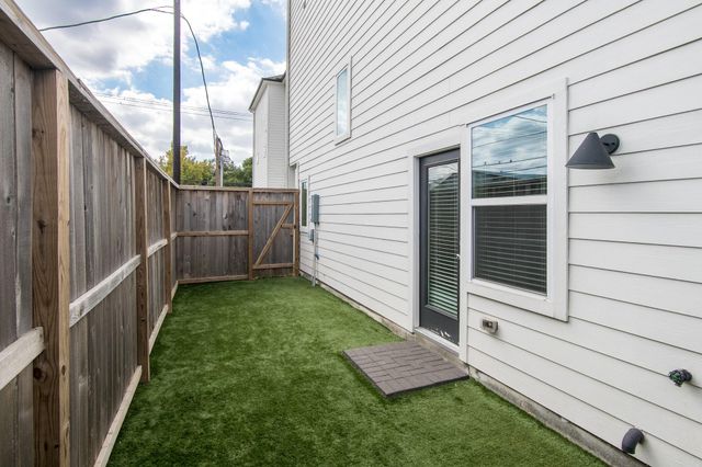 4919 Avenue J, Houston, TX 77011