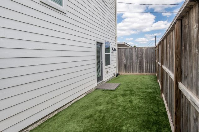 4919 Avenue J, Houston, TX 77011