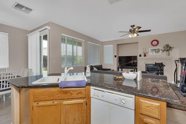 1085 Stanford Avenue, Madera, CA 93637