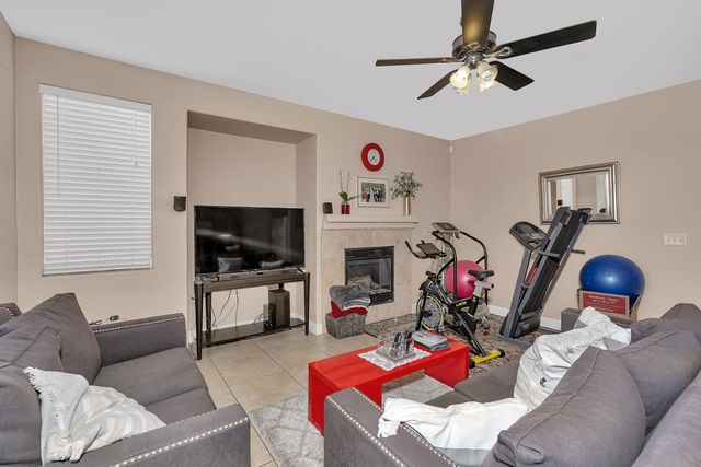 1085 Stanford Avenue, Madera, CA 93637