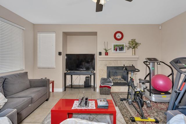 1085 Stanford Avenue, Madera, CA 93637