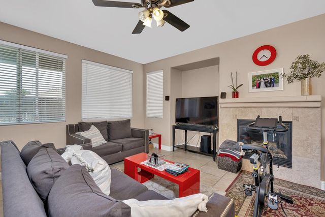 1085 Stanford Avenue, Madera, CA 93637