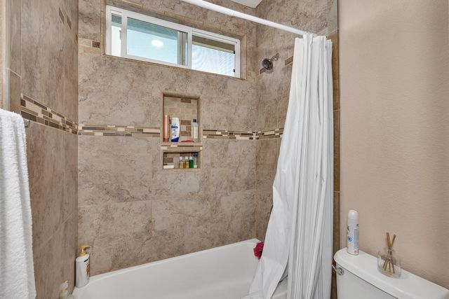 1085 Stanford Avenue, Madera, CA 93637