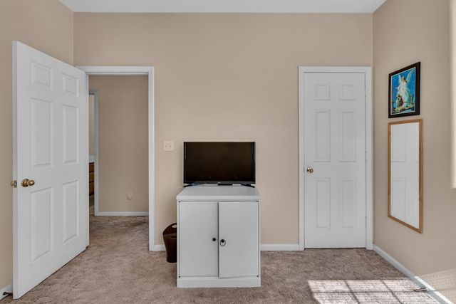 1085 Stanford Avenue, Madera, CA 93637