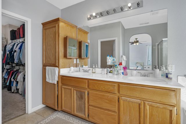 1085 Stanford Avenue, Madera, CA 93637