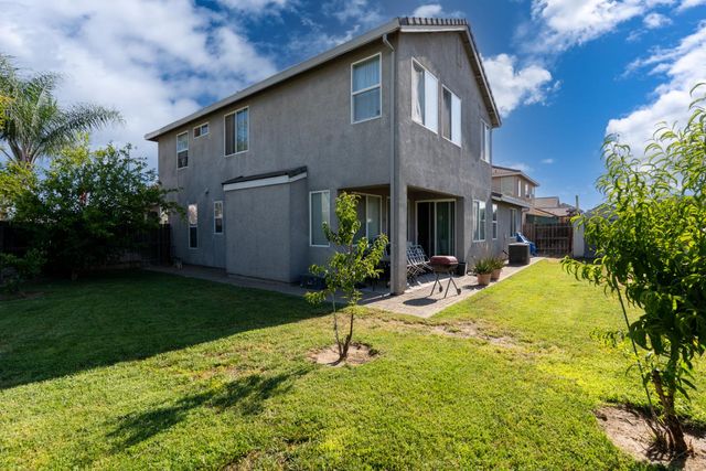 1085 Stanford Avenue, Madera, CA 93637