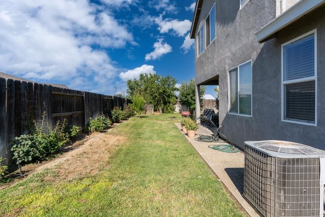 1085 Stanford Avenue, Madera, CA 93637