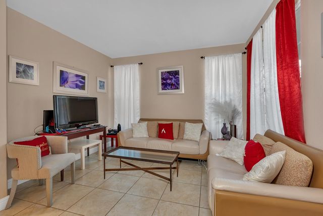 1085 Stanford Avenue, Madera, CA 93637